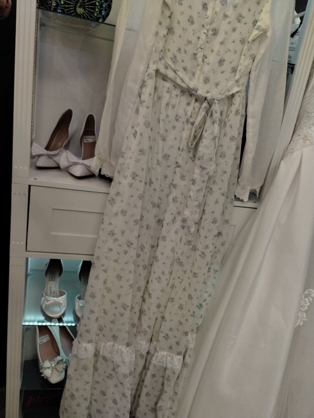 Vintage 80s Gunne Sax White Prairie Maxi Dress with Blue Flowers - Picture 8 of 8